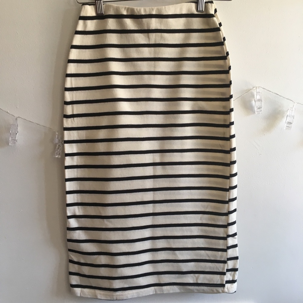 Striped Skirt with elastic waist.